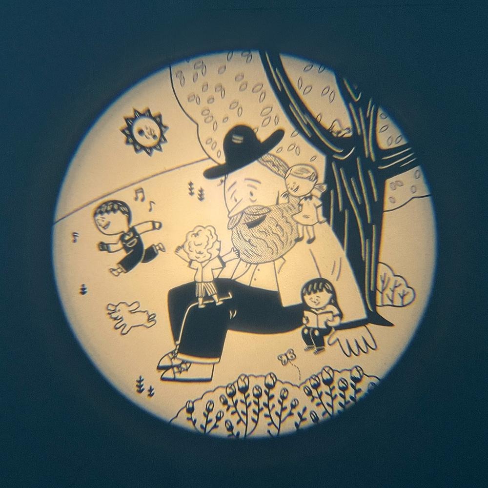 Kids With Story Cinema Shadow Theater Main Unit Classic Tales Set: Main Unit Korean Set + Classics 1 (English + Chinese)
